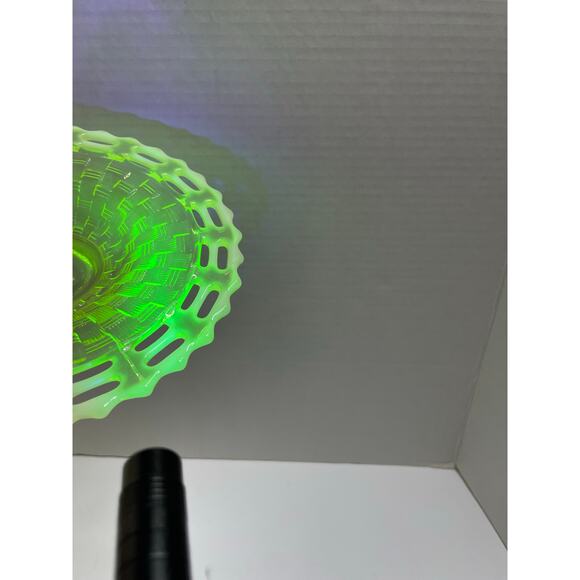 Fenton Basketweave Canary Yellow Opalescent Glass Bowl 7in Two Row Pierced Edge - Picture 10 of 10